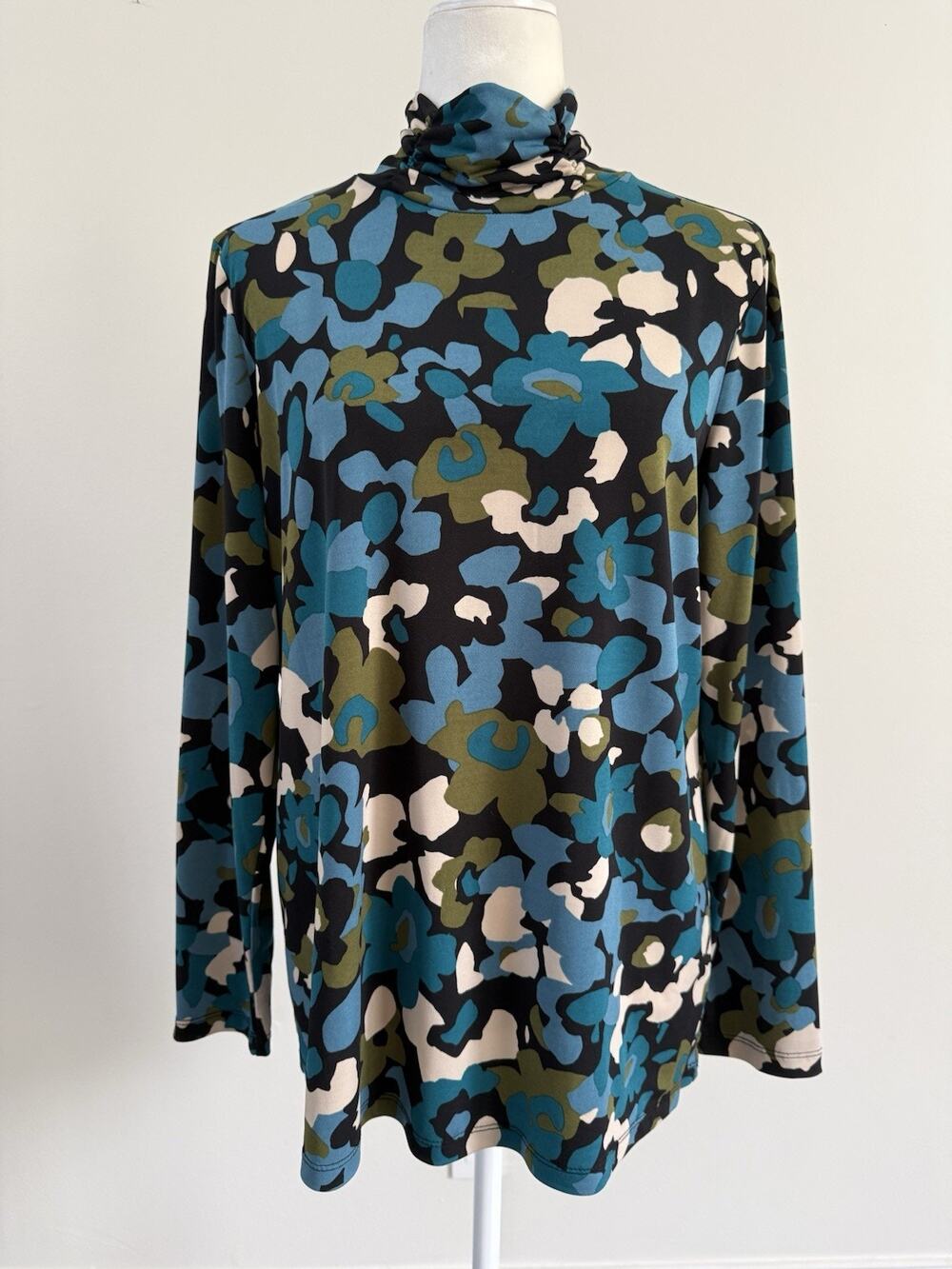 Susan Graver Women Floral Drape Turtleneck Long Sleeve Size M